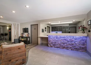 Super 8 by Wyndham Spirit Lake/Okoboji hotel thumbnail 3