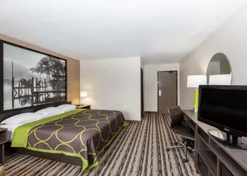 Super 8 by Wyndham Spirit Lake/Okoboji hotel thumbnail 6