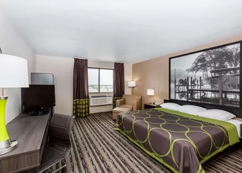 Super 8 by Wyndham Spirit Lake/Okoboji hotel thumbnail 7