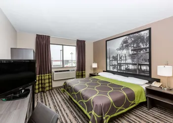 Super 8 by Wyndham Spirit Lake/Okoboji hotel thumbnail 8