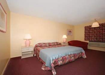 Americas Inn hotel thumbnail 3