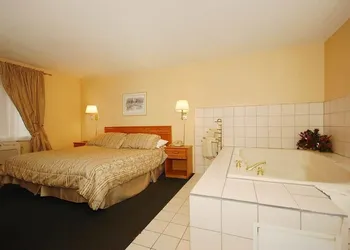 Americas Inn hotel thumbnail 4