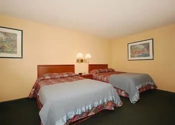 Americas Inn hotel thumbnail 7