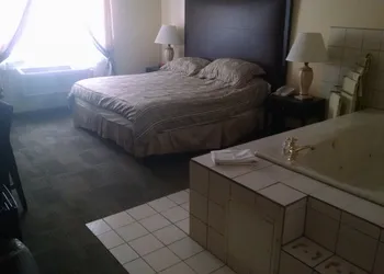 Americas Inn hotel thumbnail 8