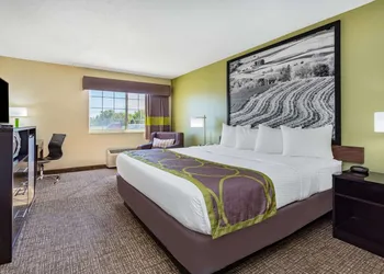Emmetsburg Hotel and Suites hotel thumbnail 4