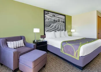 Emmetsburg Hotel and Suites hotel thumbnail 5