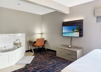 Reston Inn & Suites hotel thumbnail 5
