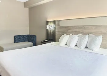 Reston Inn & Suites hotel thumbnail 6