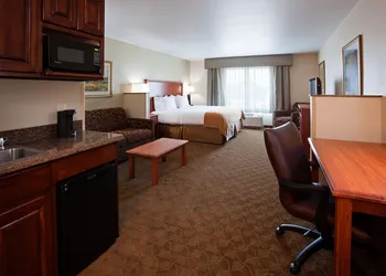Holiday Inn Express and Suites Mason City by IHG hotel thumbnail 2