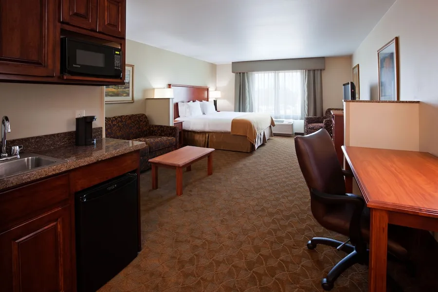 Holiday Inn Express and Suites Mason City by IHG hotel detail image 2