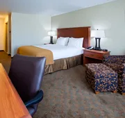 Holiday Inn Express and Suites Mason City by IHG hotel detail image 3