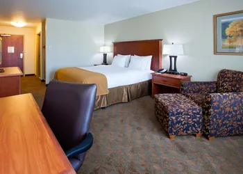 Holiday Inn Express and Suites Mason City by IHG hotel thumbnail 3