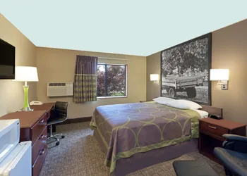 Super 8 by Wyndham Carroll hotel thumbnail 5