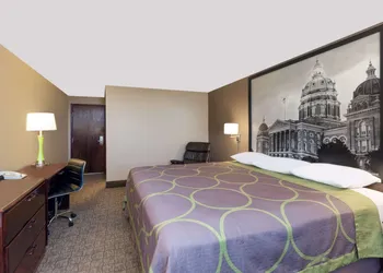Super 8 by Wyndham Carroll hotel thumbnail 7