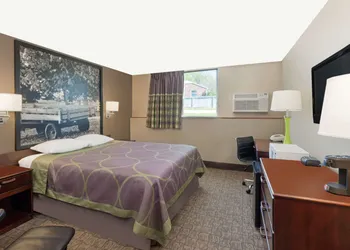 Super 8 by Wyndham Carroll hotel thumbnail 8