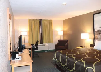 Super 8 by Wyndham Sheldon hotel thumbnail 4