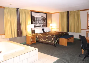 Super 8 by Wyndham Sheldon hotel thumbnail 6
