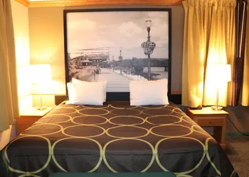 Super 8 by Wyndham Sheldon hotel thumbnail 7