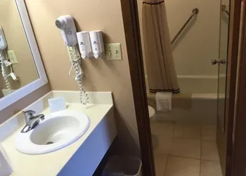 Americas Best Value Inn York hotel thumbnail 6