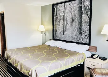 Super 8 Humboldt IA hotel thumbnail 8