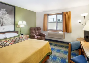 Super 8 by Wyndham Columbus hotel thumbnail 4