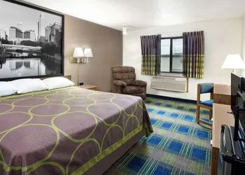 Super 8 by Wyndham Columbus hotel thumbnail 7