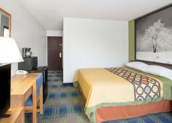 Super 8 by Wyndham Columbus hotel thumbnail 8