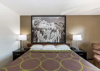 Super 8 by Wyndham Wayne hotel thumbnail 8