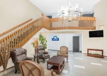 Days Inn by Wyndham York hotel thumbnail 2