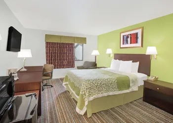 Days Inn by Wyndham York hotel thumbnail 6