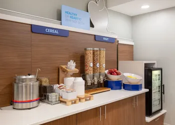 Holiday Inn Express Hotel & Suites Columbus by IHG hotel thumbnail 3