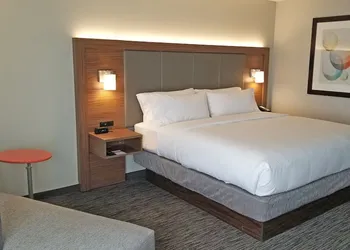 Holiday Inn Express Hotel & Suites Columbus by IHG hotel thumbnail 4