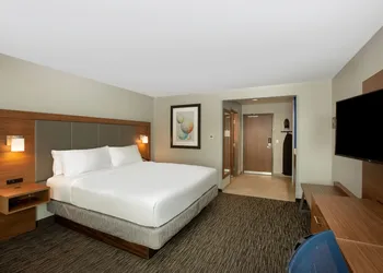 Holiday Inn Express Hotel & Suites Columbus by IHG hotel thumbnail 8