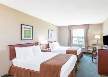 Super 8 by Wyndham Windsor NS hotel thumbnail 5