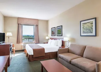 Super 8 by Wyndham Windsor NS hotel thumbnail 6