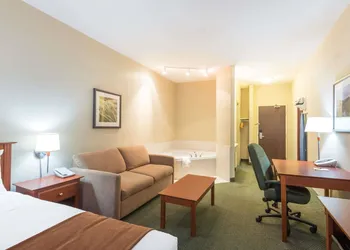 Super 8 by Wyndham Windsor NS hotel thumbnail 7