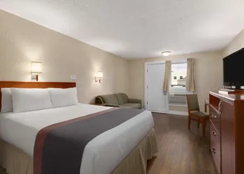 Days Inn & Conference Center by Wyndham Bridgewater hotel thumbnail 8