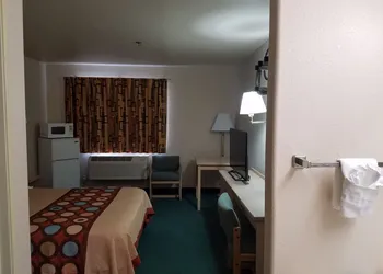 Simple Rewards Inn hotel thumbnail 6