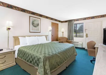Days Inn by Wyndham Concordia hotel thumbnail 8
