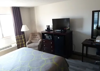Super 8 by Wyndham Bethany MO hotel thumbnail 4
