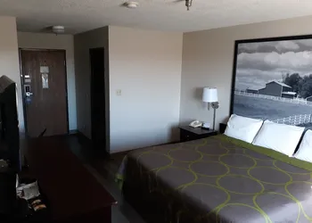 Super 8 by Wyndham Bethany MO hotel thumbnail 5