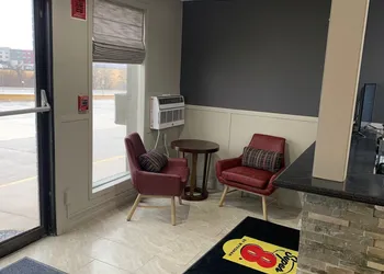 Super 8 by Wyndham Kirksville-University Area hotel thumbnail 3