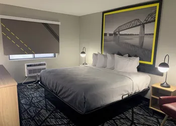 Super 8 by Wyndham Kirksville-University Area hotel thumbnail 7