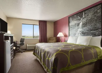 Super 8 by Wyndham Cameron hotel thumbnail 3