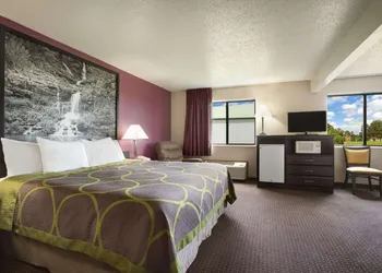 Super 8 by Wyndham Cameron hotel thumbnail 5