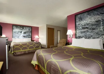 Super 8 by Wyndham Cameron hotel thumbnail 6