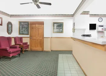 Super 8 by Wyndham Chillicothe hotel thumbnail 2