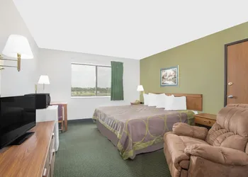 Super 8 by Wyndham Chillicothe hotel thumbnail 5