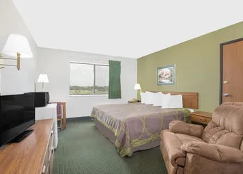 Super 8 by Wyndham Chillicothe hotel thumbnail 5