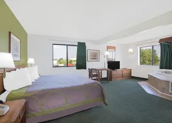Super 8 by Wyndham Chillicothe hotel thumbnail 7